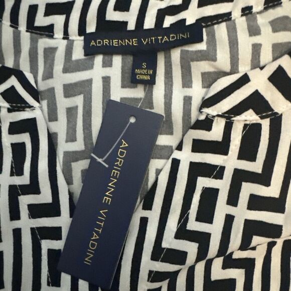 Adrienne Vittadini BLACK WHITE Geometric Blouse Roll Tab Sleeve Buttons Sz S NWT - Picture 5 of 9